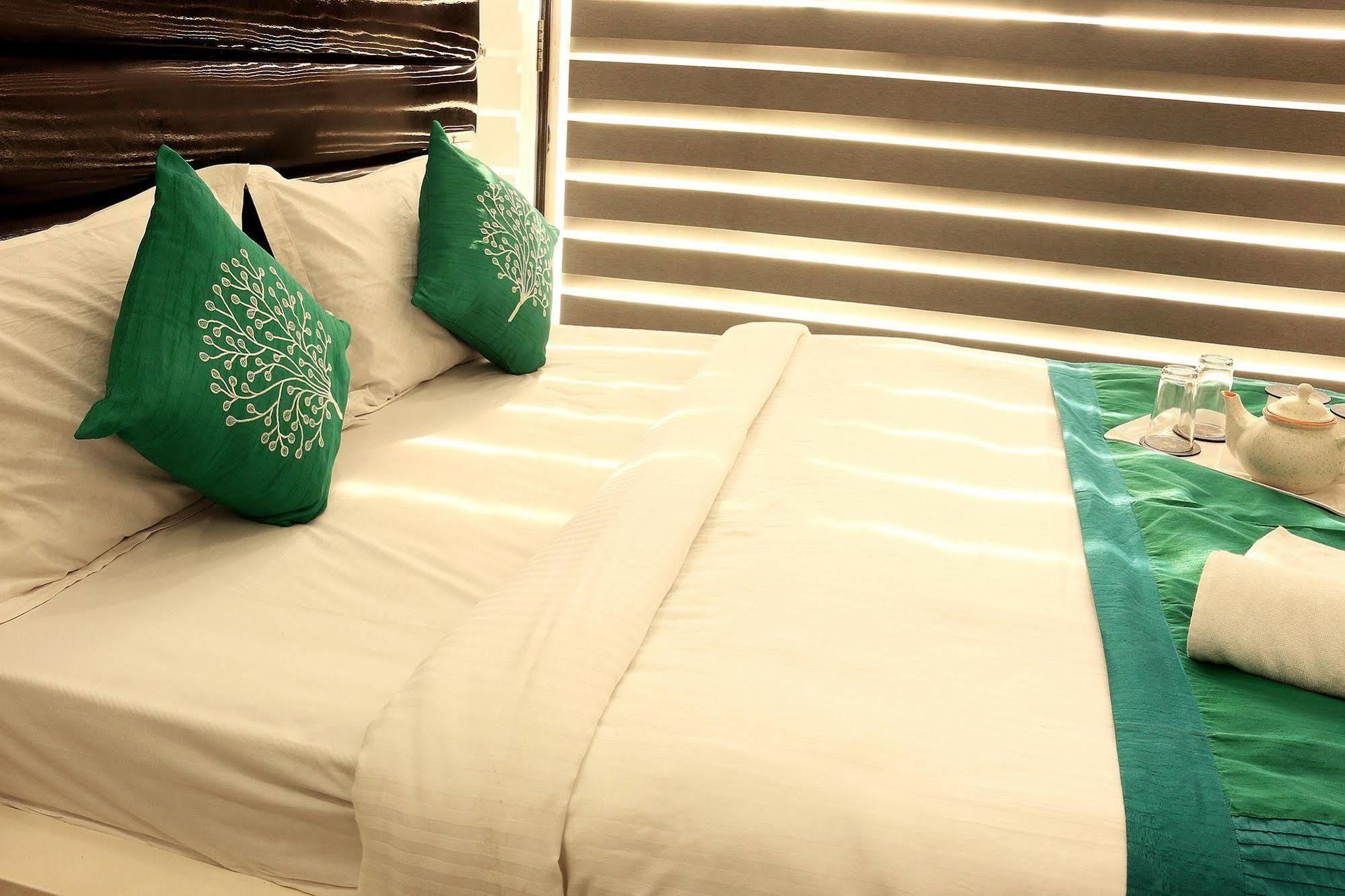 Hiland Inn Kolkata Ngoại thất bức ảnh